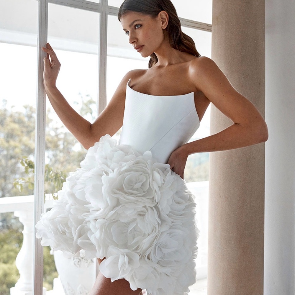 Chic Strapless White Floral Dress